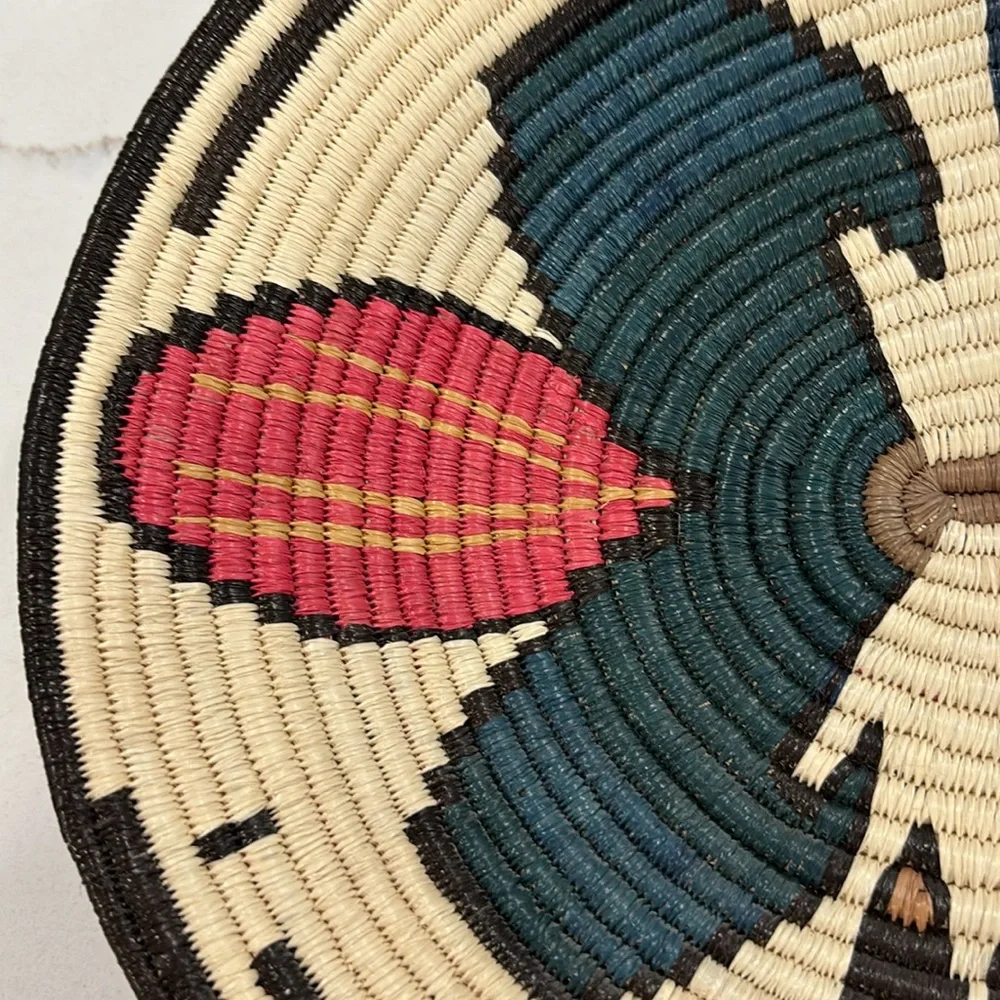 Woven Seagrass Oval Shape Wall Basket With Parrot And Butterflies Design